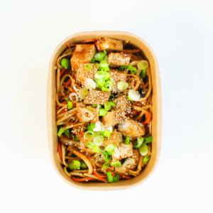 YAKISOBA VIÐ HØSNARUNGA